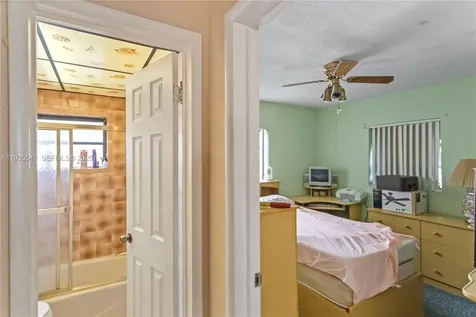 6811 Thomas Street Hollywood FL 33024