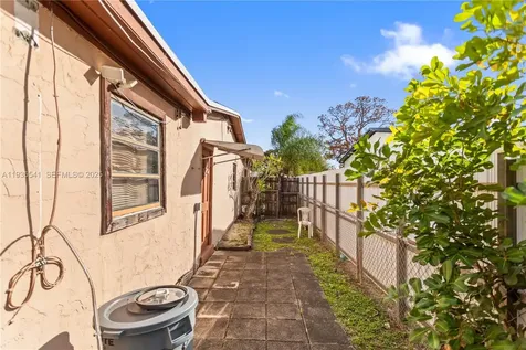6811 Thomas Street Hollywood FL 33024