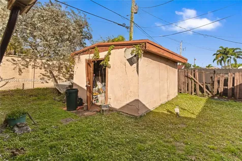 6811 Thomas Street Hollywood FL 33024