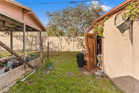 6811 Thomas Street Hollywood FL 33024
