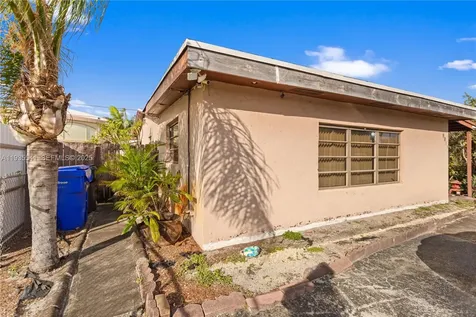 6811 Thomas Street Hollywood FL 33024