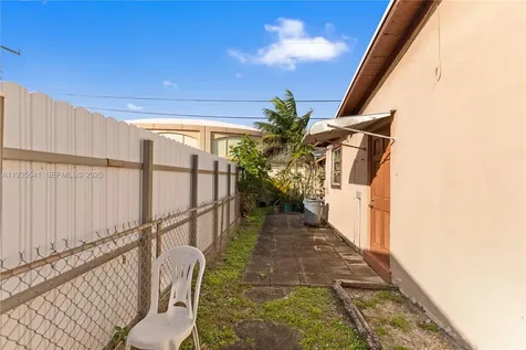 6811 Thomas Street Hollywood FL 33024