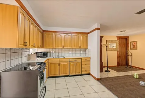 6811 Thomas Street Hollywood FL 33024
