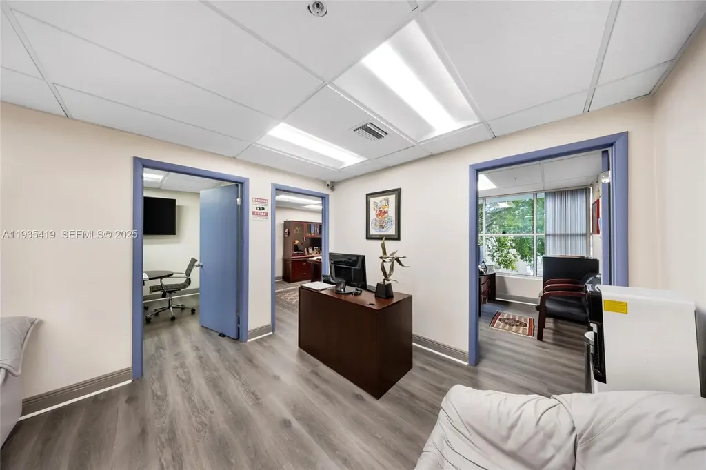 7657 NW 50th Street Miami FL 33166