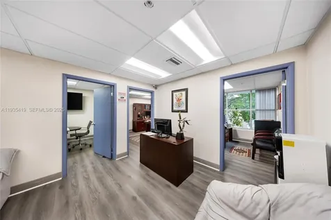 7657 NW 50th Street Miami FL 33166