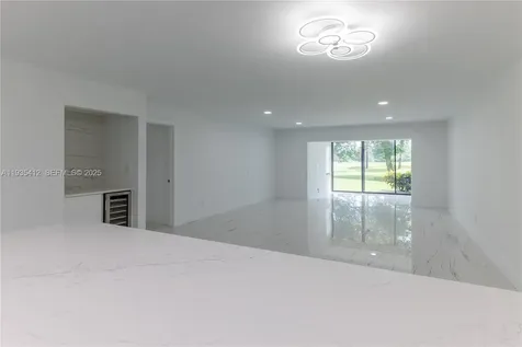 8435 Casa Del Lago Boca Raton FL 33433