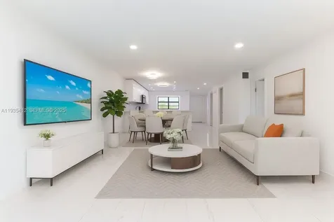 8435 Casa Del Lago Boca Raton FL 33433