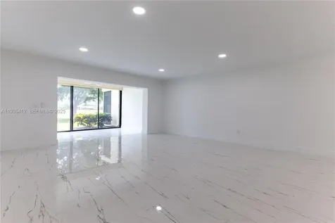 8435 Casa Del Lago Boca Raton FL 33433
