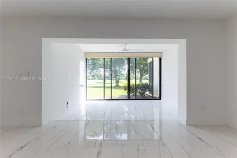 8435 Casa Del Lago Boca Raton FL 33433