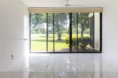 8435 Casa Del Lago Boca Raton FL 33433