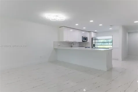 8435 Casa Del Lago Boca Raton FL 33433