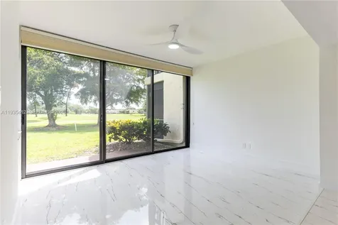 8435 Casa Del Lago Boca Raton FL 33433