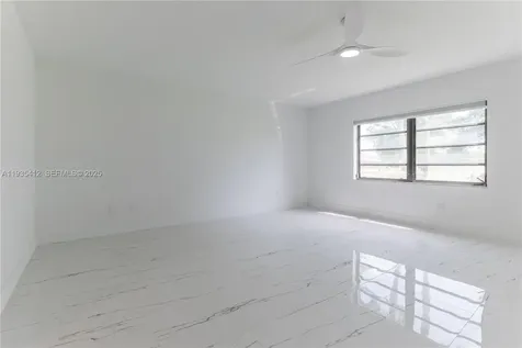 8435 Casa Del Lago Boca Raton FL 33433