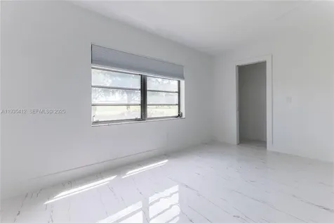 8435 Casa Del Lago Boca Raton FL 33433