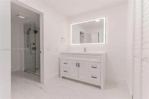 8435 Casa Del Lago Boca Raton FL 33433