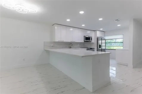 8435 Casa Del Lago Boca Raton FL 33433