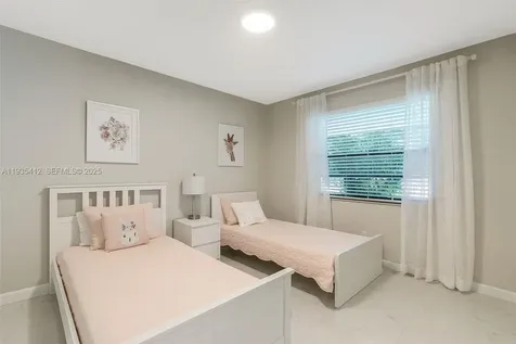 8435 Casa Del Lago Boca Raton FL 33433