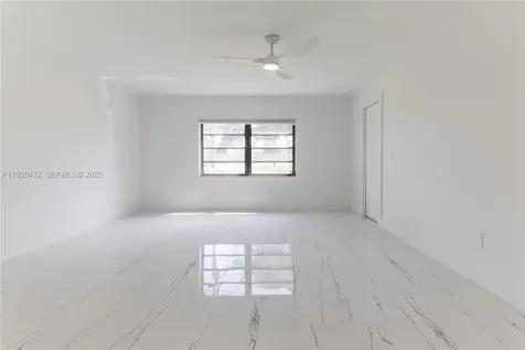 8435 Casa Del Lago Boca Raton FL 33433