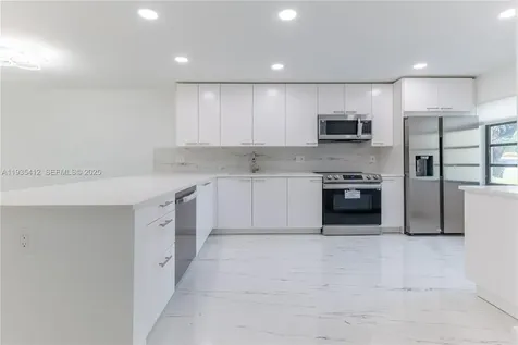 8435 Casa Del Lago Boca Raton FL 33433