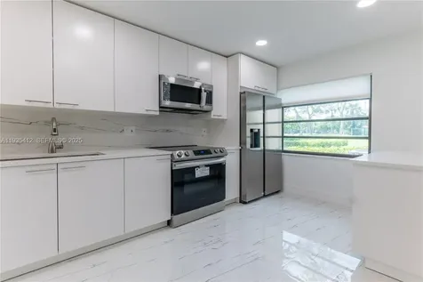 8435 Casa Del Lago Boca Raton FL 33433