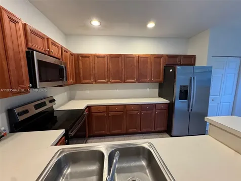 1027 NE 207th Street Miami FL 33179