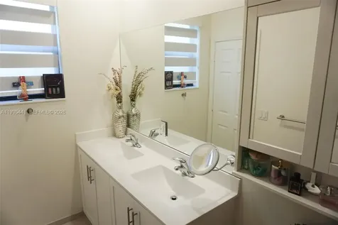10589 W 32nd Lane Hialeah Gardens FL 33018