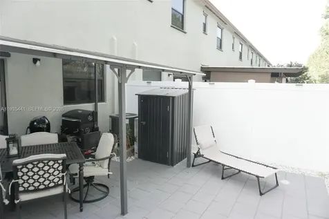10589 W 32nd Lane Hialeah Gardens FL 33018