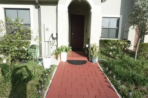 10589 W 32nd Lane Hialeah Gardens FL 33018