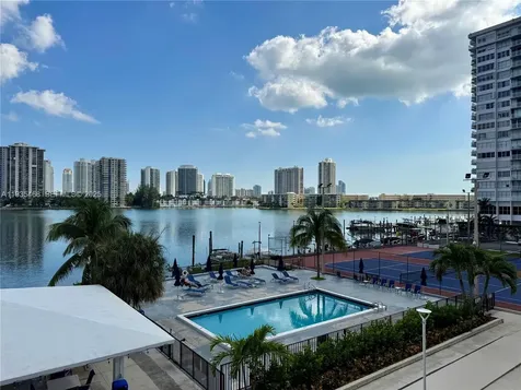 2780 NE 183rd Street Aventura FL 33160