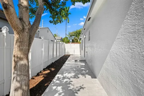 253 SW 4th Street Dania Beach FL 33004