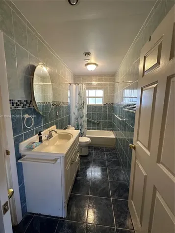 9070 SW 183rd Terrace Palmetto Bay FL 33157