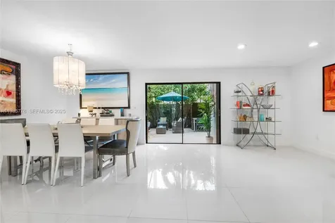 7075 SW 67th Avenue South Miami FL 33143