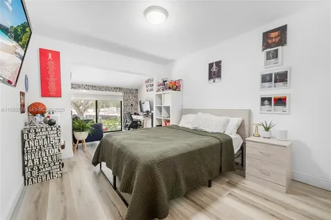 7075 SW 67th Avenue South Miami FL 33143