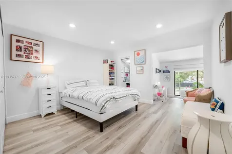 7075 SW 67th Avenue South Miami FL 33143