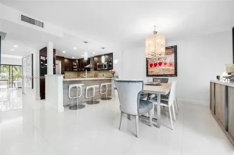 7075 SW 67th Avenue South Miami FL 33143