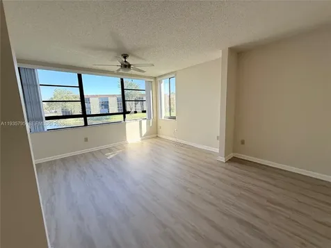 10426 E Clairmont Circle Tamarac FL 33321
