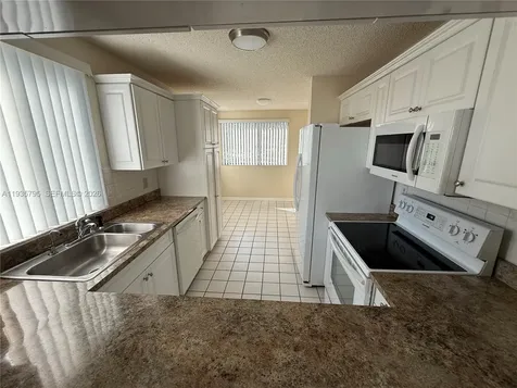 10426 E Clairmont Circle Tamarac FL 33321