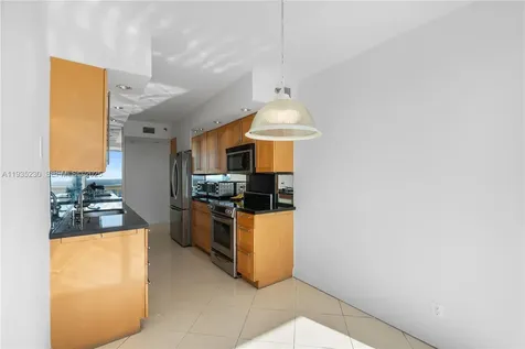 1000 W Island Boulevard Aventura FL 33160