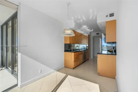 1000 W Island Boulevard Aventura FL 33160