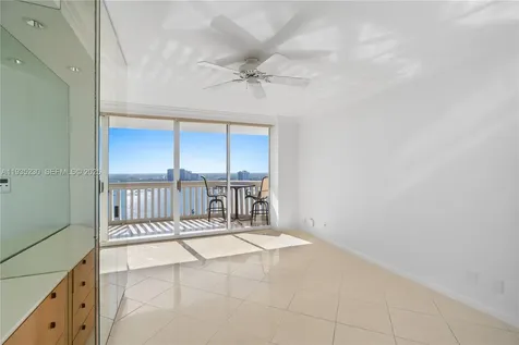 1000 W Island Boulevard Aventura FL 33160