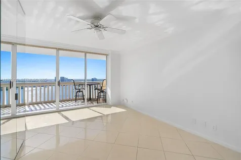 1000 W Island Boulevard Aventura FL 33160
