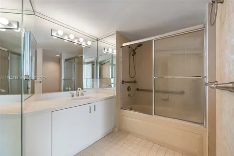 1000 W Island Boulevard Aventura FL 33160