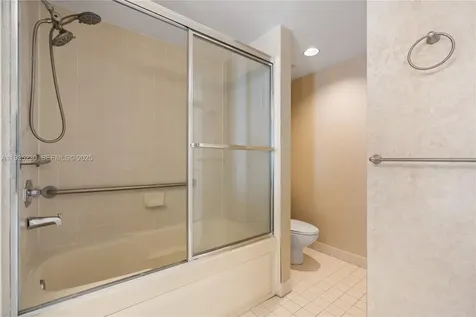 1000 W Island Boulevard Aventura FL 33160