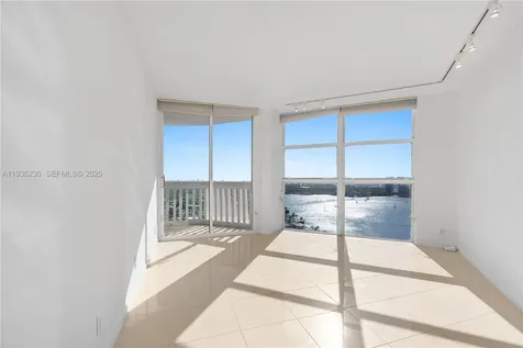 1000 W Island Boulevard Aventura FL 33160
