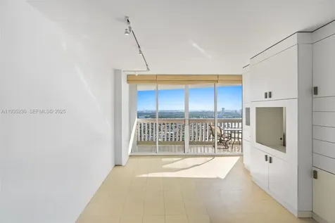 1000 W Island Boulevard Aventura FL 33160