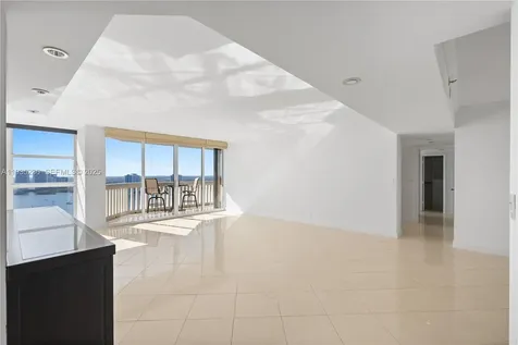 1000 W Island Boulevard Aventura FL 33160