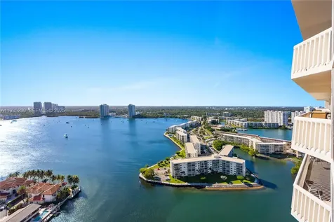 1000 W Island Boulevard Aventura FL 33160