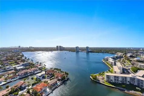 1000 W Island Boulevard Aventura FL 33160
