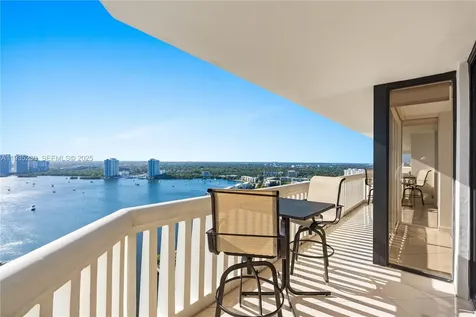 1000 W Island Boulevard Aventura FL 33160