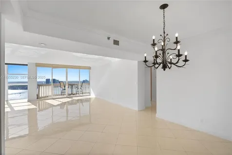 1000 W Island Boulevard Aventura FL 33160